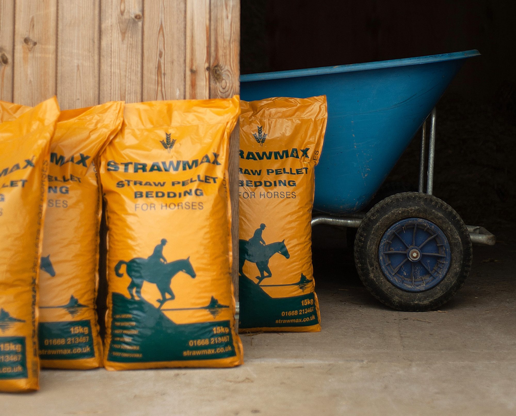 Strawmax 15kg Stable Bedding Mole Avon