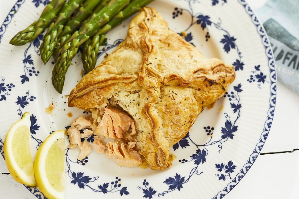 FIELDFAR Field Fare Frozen Salmon En Croute Fish Mole Avon