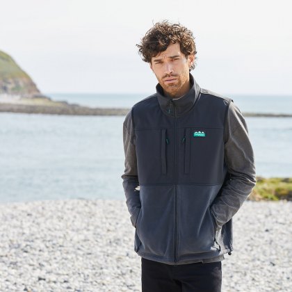 Coats, Jackets & Fleeces