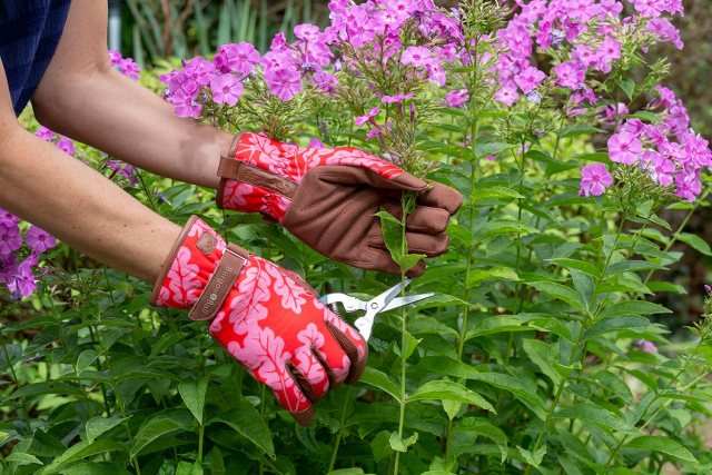 LOVE Oak Leaf Poppy Gardening Gloves