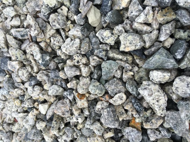 Granite Chippings 20mm 25kg