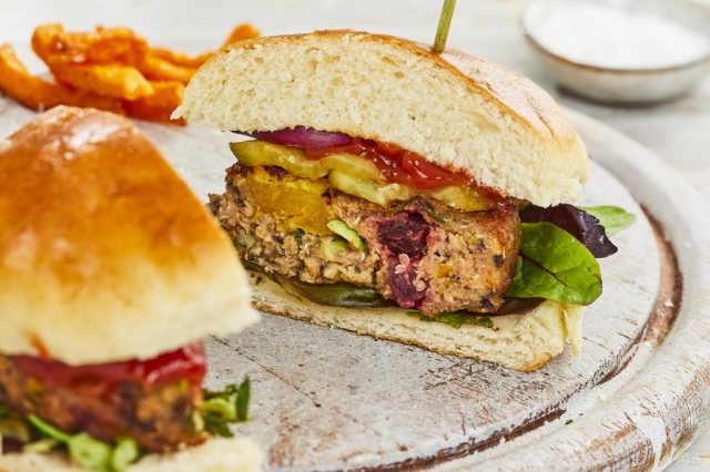 Field Fare Frozen Spicy Quinoa, Beetroot & Edamame Burger