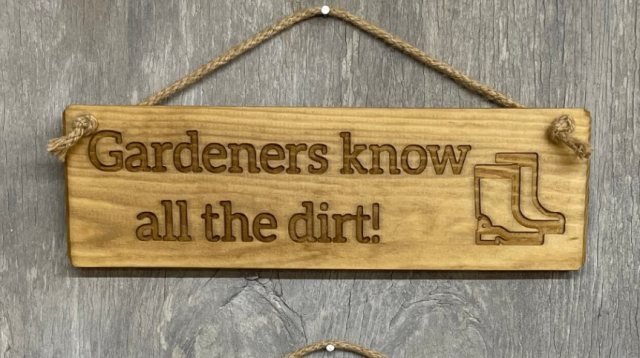 RAGDOLL Novelty Gardeners Know All The Dirt Wooden Sign 30cm