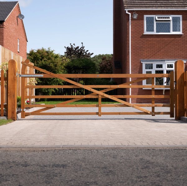 Ruby Exbourne Planed 5 Bar Wooden Gate H 1.2m