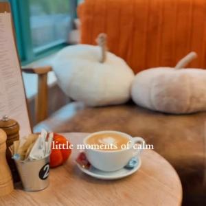 ☕🍰 Coffee & Cake, Anyone? Take a break from the bustle and treat yourself at the Mole Avon Café...