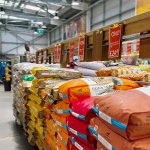 🐶🍖 Fuel your dog's adventures with the extensive dog food range at Mole Avon Country Stores! Fe...