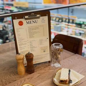 ☕🍰 Take a well deserved break at Mole Avon Café in Crediton! 🌿 ✨ Delicious local cakes ☕...