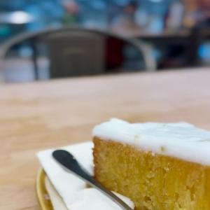 Coffee & Cake at the Mole Avon Café, Crediton 🍰☕ There’s nothing better than a catch up over...