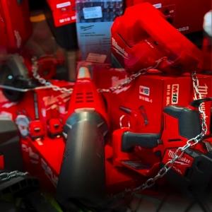 🚨 THE BIG RED TRUCK IS ROLLING INTO CREDITON! 🚨 Keep your eyes peeled for items which will be f...