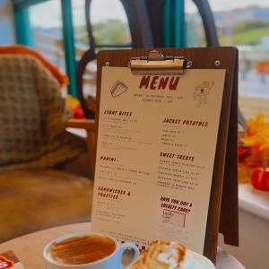 Cosy season is here, and we’ve got some delicious seasonal drinks to warm you up! 🤎 🎃 Pumpkin...