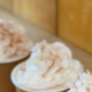 ☕🍫It’s never too early for a Hot Chocolate 🍂💛 As we ease into the ‘berrrrrr’ months,...