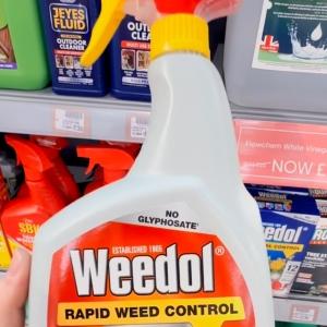 🌿 Say goodbye to pesky weeds and hello to a pristine garden with our powerful range of weed killer...