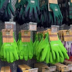 🪴Make gardening enjoyable with our high-quality gardening accessories! 👩‍🌾 From sturdy glo...