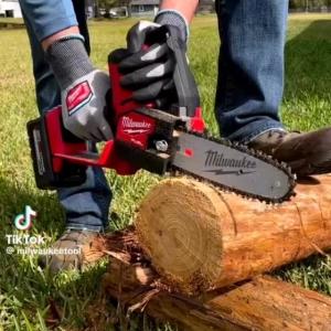 🌲 Power Meets Precision 🌲 The Milwaukee M18 FUEL Hatchet Pruning Saw (20cm) is built for the pr...