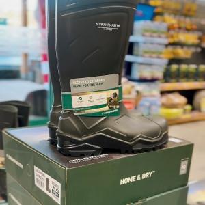 Muddy mornings to winter adventures 🌧️ Entry level essentials to premium, hard-wearing designs,...