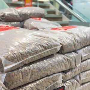 🔥 MEGA DEALS ALERT at Mole Avon Country Stores! 🔥 Treat your pets without breaking the bank! �...