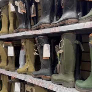 Rain? Mud? Puddles? Bring it on! 🌧️👢 Stay dry and stylish with our latest range of Wellington...