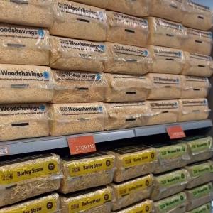 🐾 We don’t just look after large animals, we also have a range of feed, bedding and more for the...