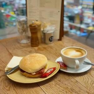 🚜 Breakfast Deal at Mole Avon Café, Crediton! ☕🥓 Start your morning the right way with our d...