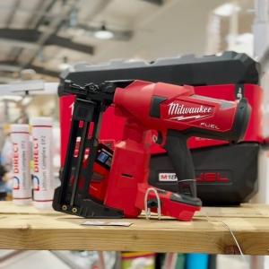 Power up with Milwaukee Fencing Staplers & Milwaukee Grease Gun at Mole Avon Country Stores 🔧🔥...