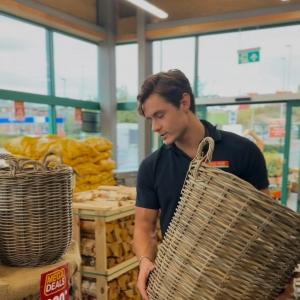 Keep your logs tidy this autumn! 🍂 Get ready for the colder months ahead with a stylish and practi...