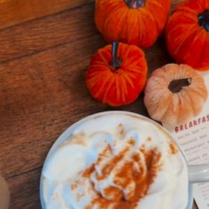 Pumpkin Spice Season has arrived! 🍂🎃 The cosy season calls for a little pumpkin spice magic ☕...