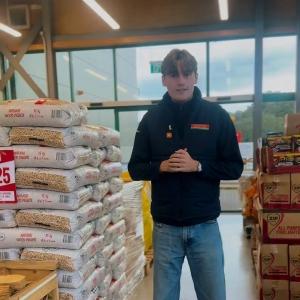 Stay warm and cosy with Mole Avon Country Stores! 🔥 From logs, coal and wood pellets to heat logs...