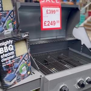 It’s BBQ weather!!! 🔥🍗 Head to Mole Avon and grab a bargain! ONLY £249.99 for a 3 burner gas...