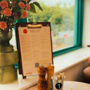 ☕🍰 Take a break and treat yourself at the Mole Avon Café in Crediton! Whether you're catching u...